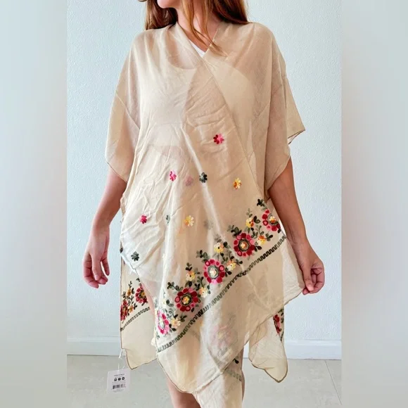 One size fits all floral beach embroidered cover-up - Picture 3 of 3
